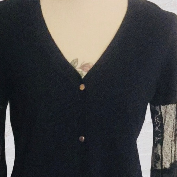 ❌DONATED❌Black Button Front Lace Sleeve Insert V-neck Top - Picture 5 of 10